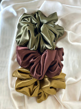 Load image into Gallery viewer, Satin Oversized Scrunchie