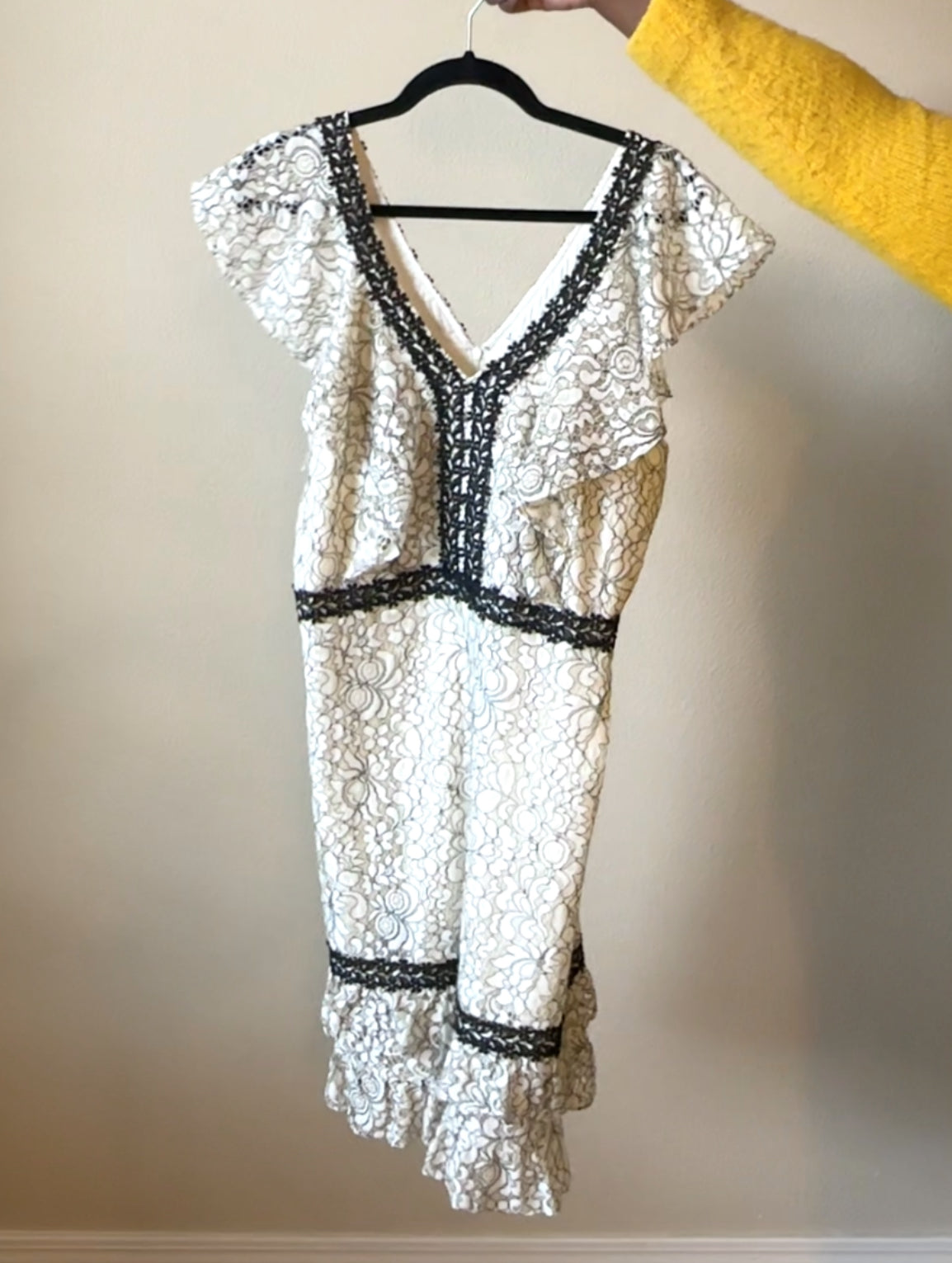 Black & White Lace Dress Size: L (1/1)