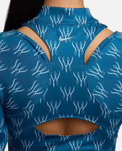 Load image into Gallery viewer, Available to shop on Nike.com