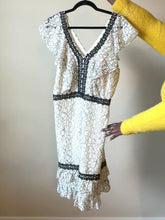 Load and play video in Gallery viewer, Black & White Lace Dress Size: L (1/1)