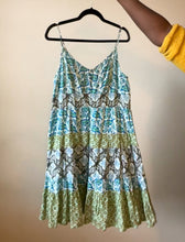 Load image into Gallery viewer, V-neck Tiered Dress L (1/1)
